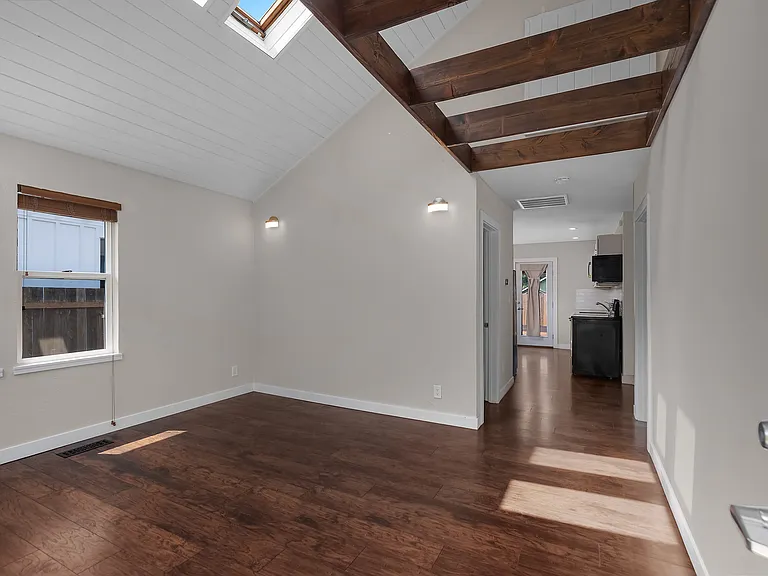 1027 Marion St NE — Photo 2