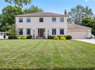 31195 Roberta Dr, Bay Village, OH 44140