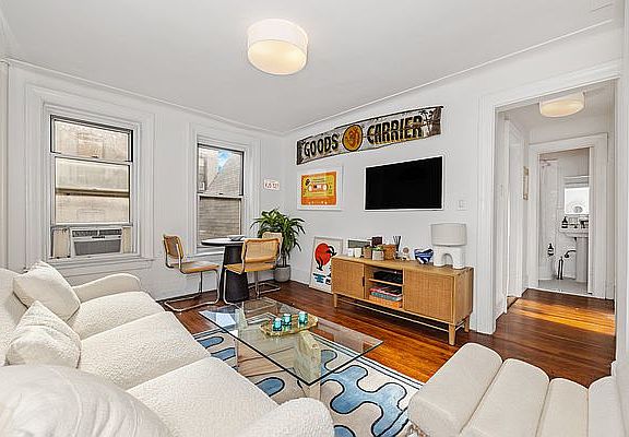 3rd image of 104 Bedford St APT 5C