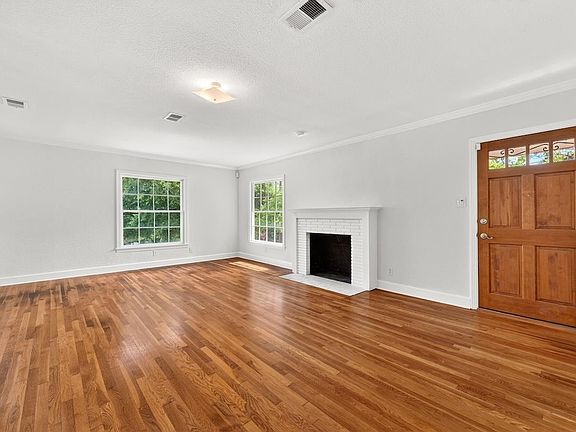 5th image of 2506 Hillview Rd