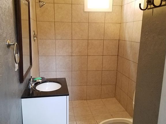 5th image of 1101 Cunningham St #1