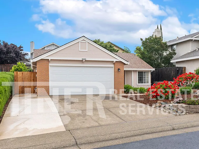 3421 Cobblestone Dr — Photo 22