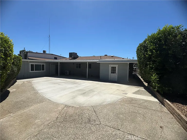 2100 Kennedy Ave — Photo 37