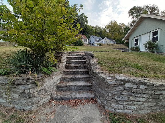 4th image of 2824 Glenway Ave