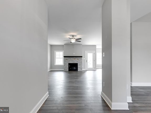 3rd image of Holly Ct