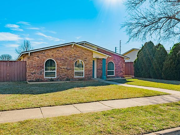 3rd image of 2922 Flagstone Dr