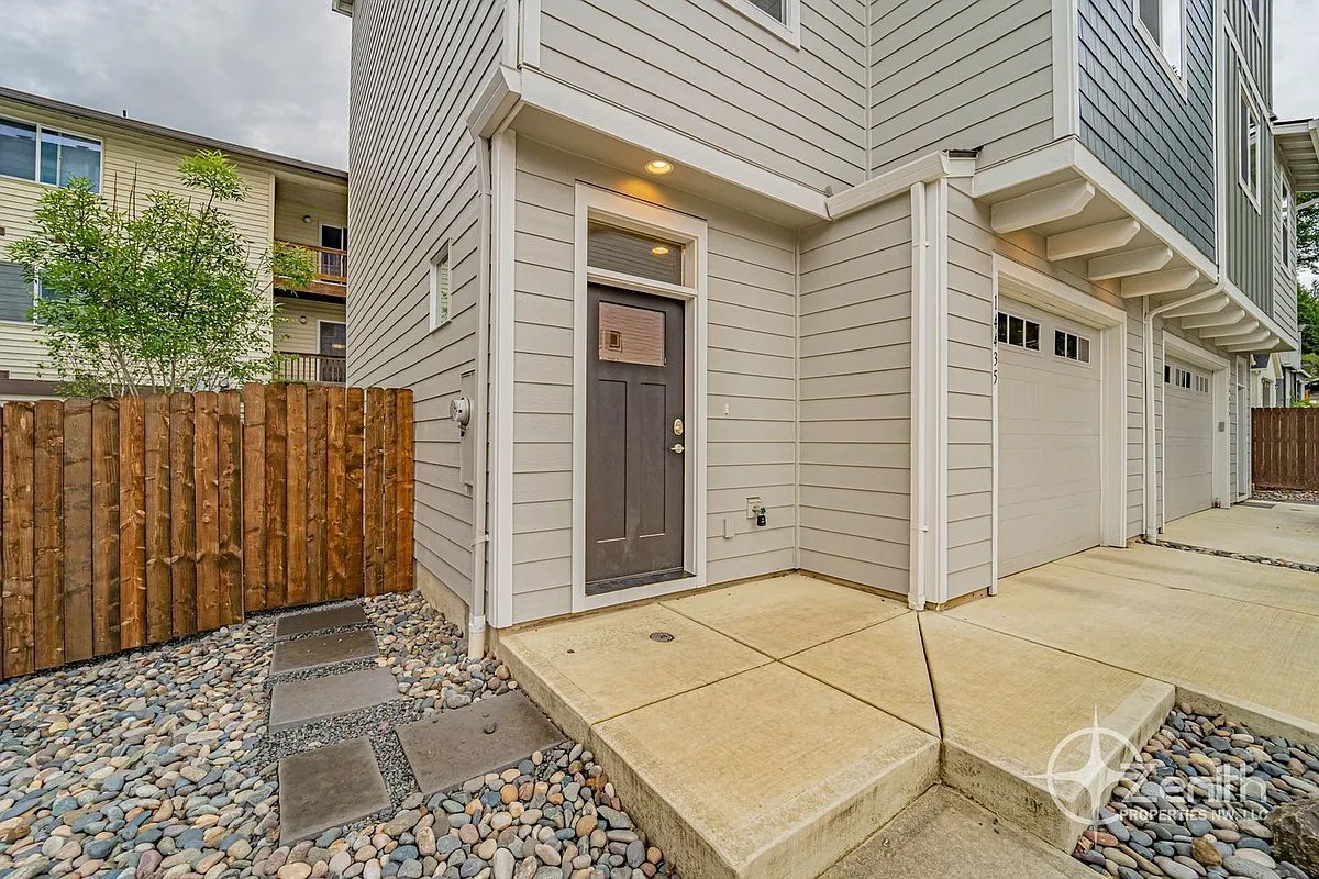 Building Photo - 14426 NE 22nd Ave