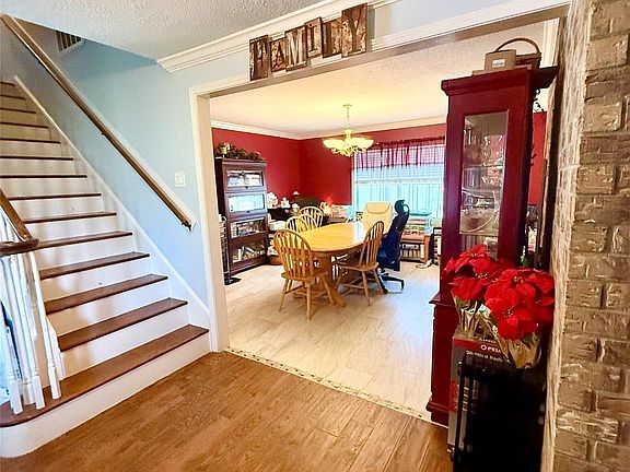 4th image of 2316 Acacia St