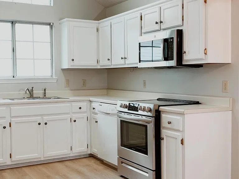 152 S Birchwood Dr — Photo 2