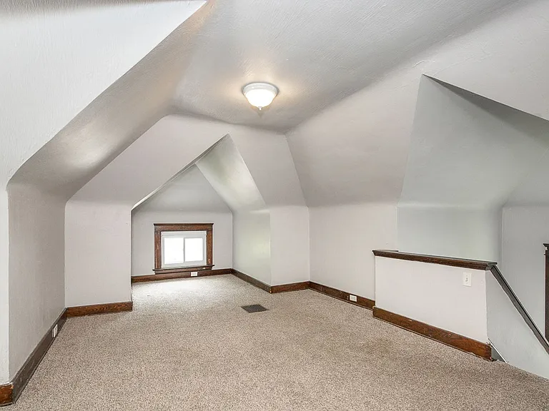 15401 Grovewood Ave — Photo 24