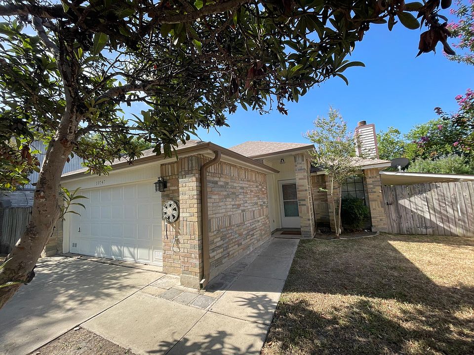 1st image of 10747 Lake Path Dr