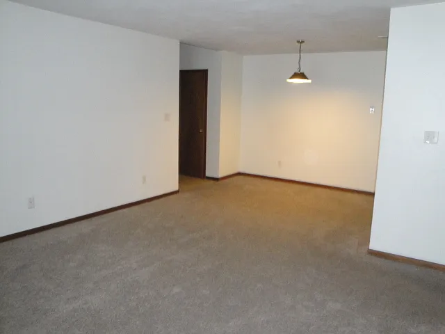2 bed, 1011 sqft, $900 — Photo 4