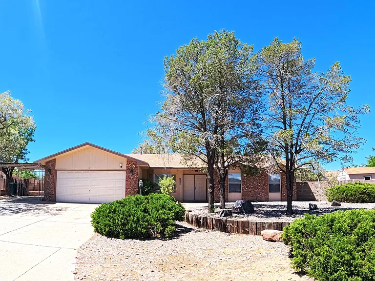 2550 Rosswood Dr SE — Photo 1