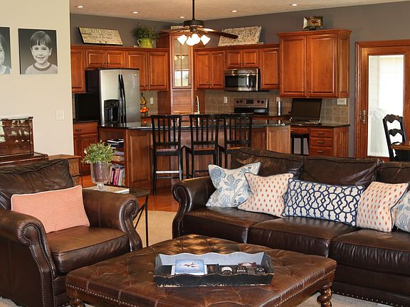 4th image of 405 Greystone Dr