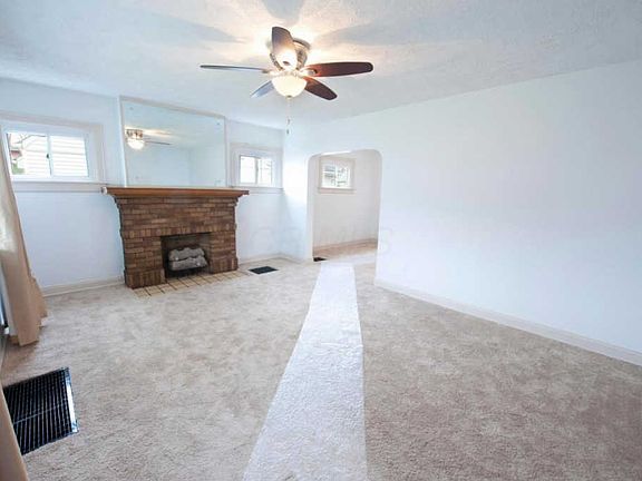 2nd image of 1872 Merryhill Dr