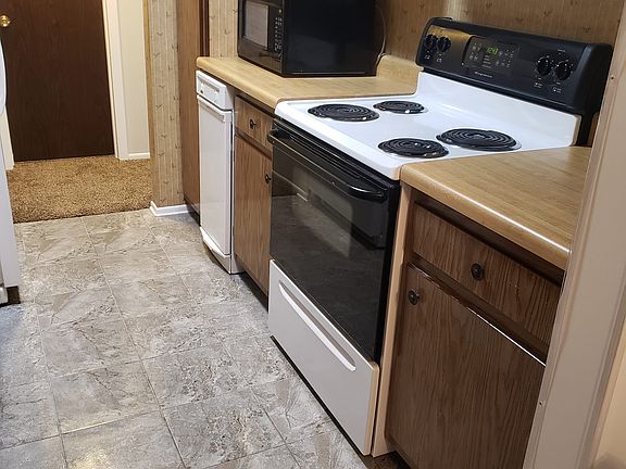 2nd image of 566 Somerset Ln APT 4