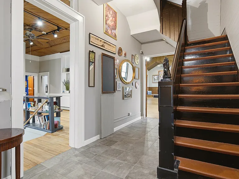 42 Maple St — Photo 16
