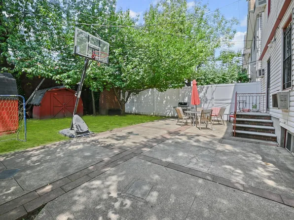 1026 East 2nd Street image 4 of 32