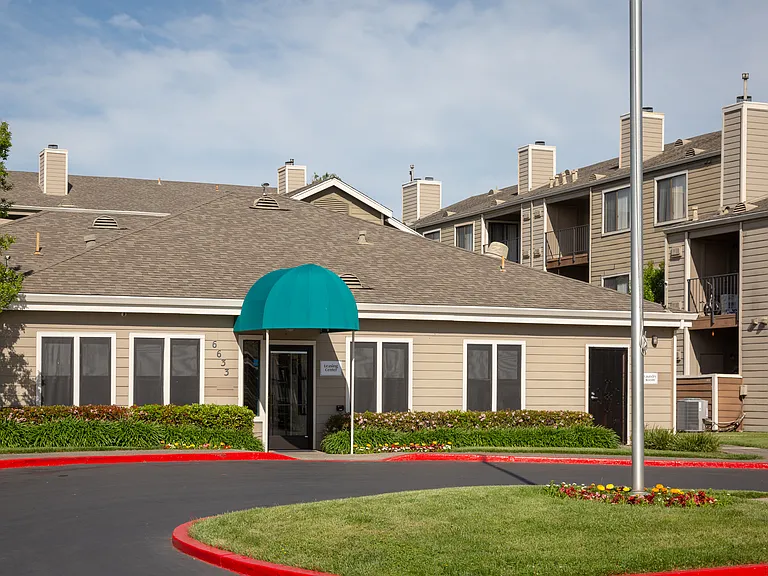 California Place Apartments — Photo 7