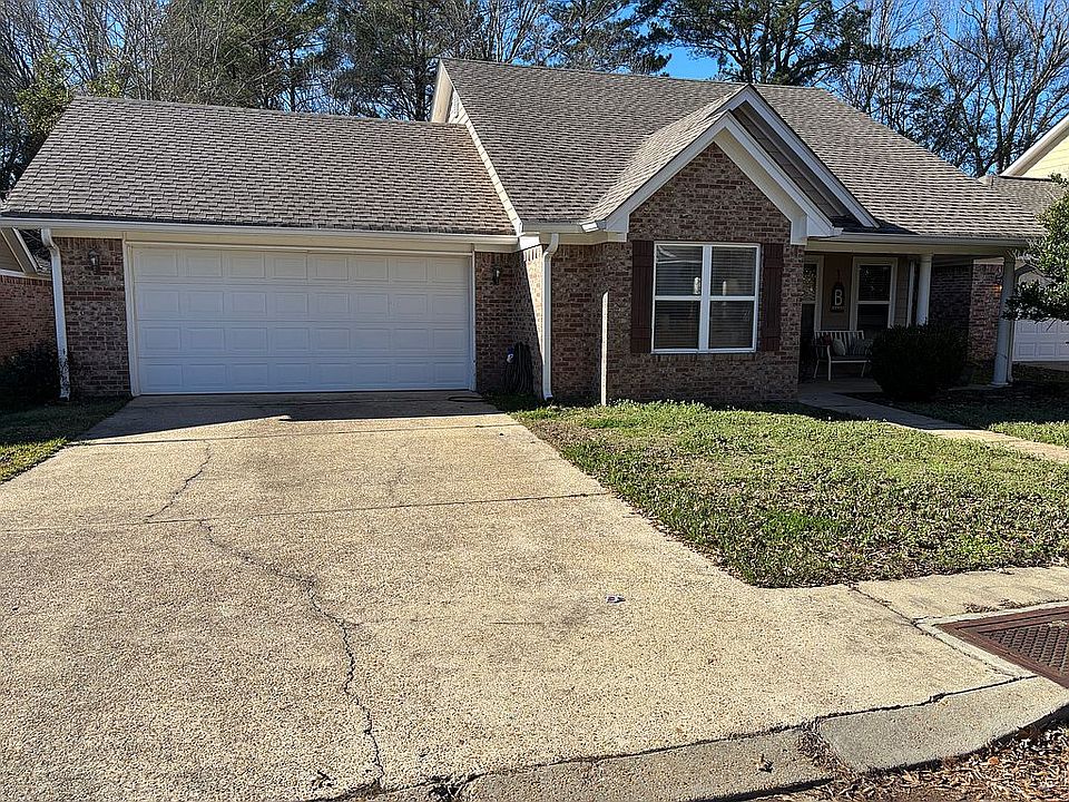 2nd image of 118 Basswood Cir