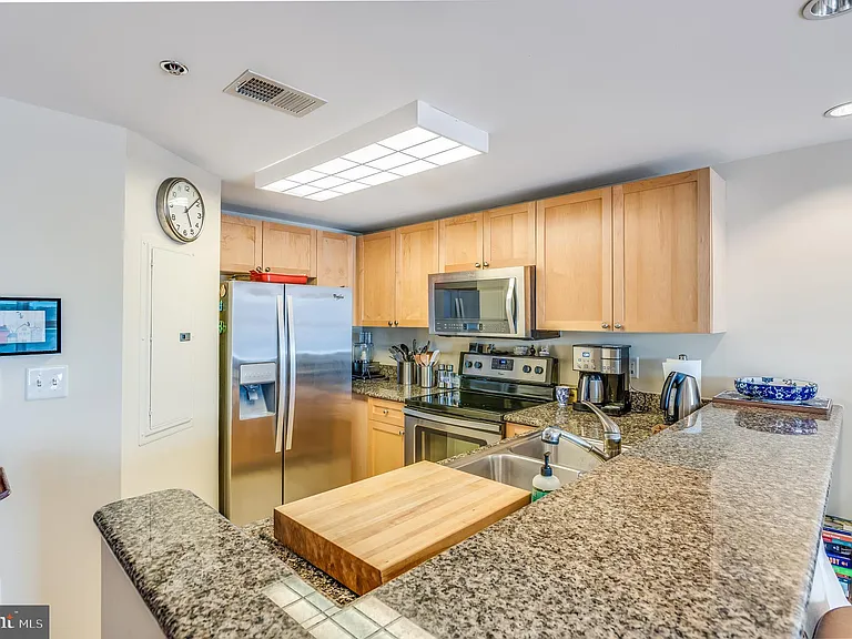 777 7th St NW #1110 — Photo 32