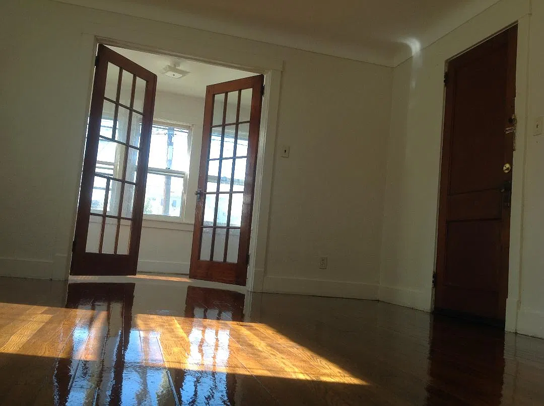 2 bed, 985 sqft, $1,240 — Photo 2