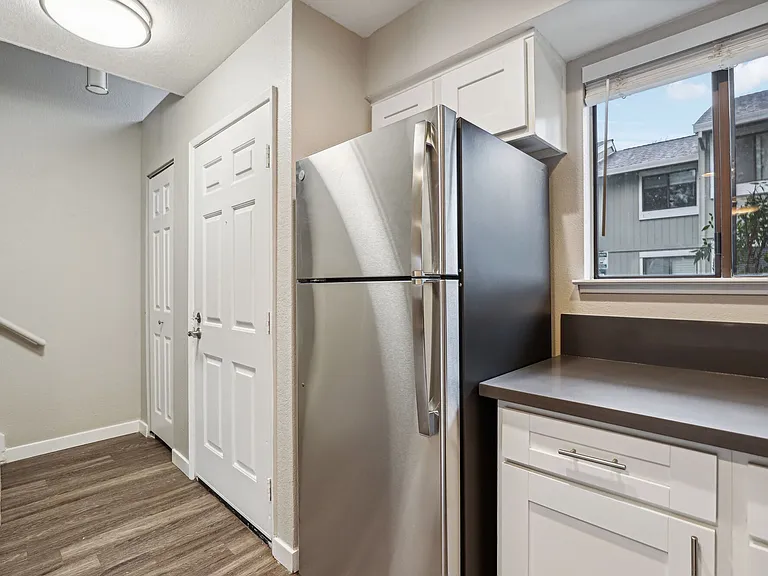 Ellington Apartments — Photo 26