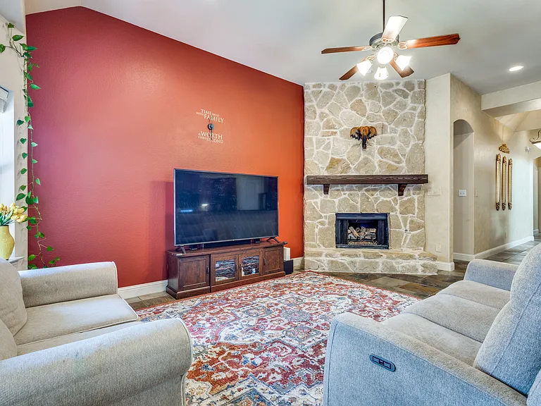4654 Phillip Dr — Photo 7