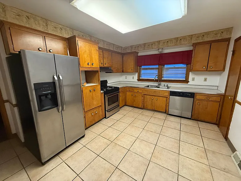 1905 Braeburn Park Dr — Photo 3