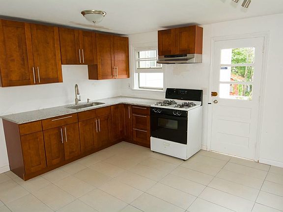 4th image of 5 Babcock Pl #Duplex