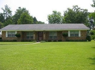 7 Lakewood Dr, Hattiesburg, MS 39402