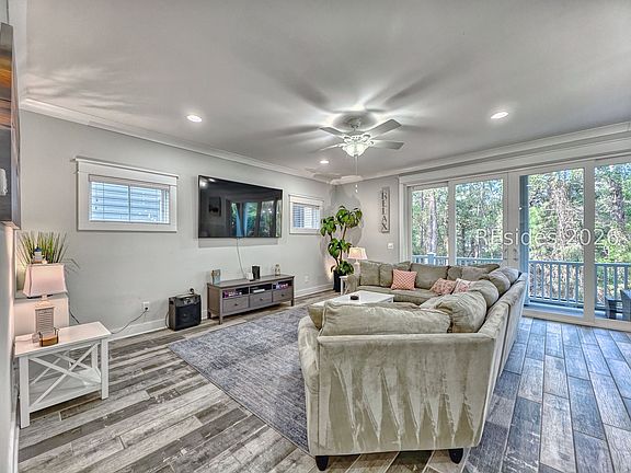 3rd image of 121 Sandcastle Court