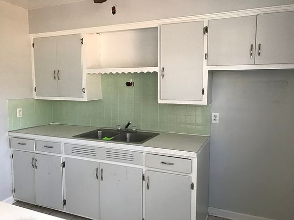 3rd image of 1712 Macarthur Dr