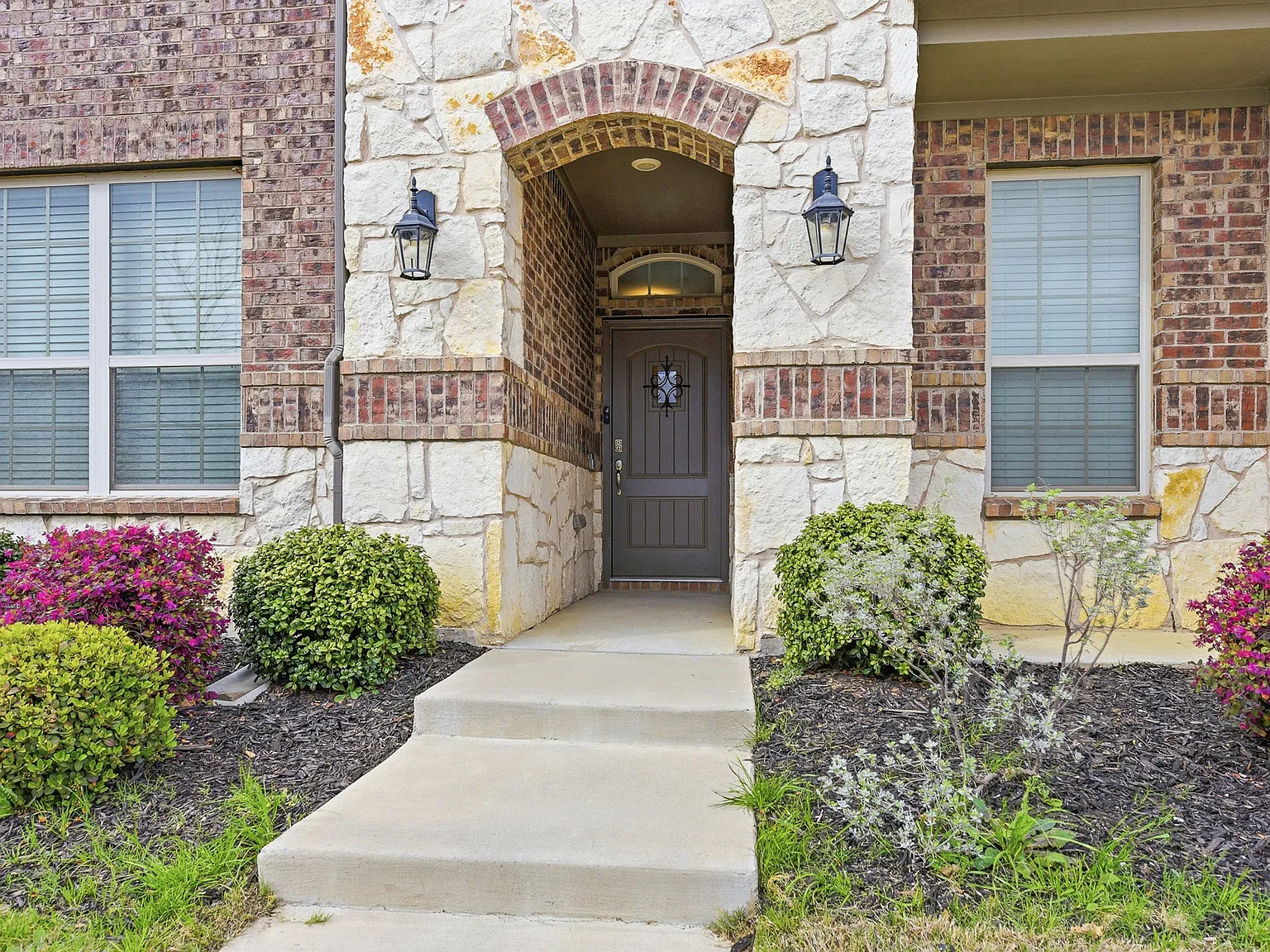 2261 Obsidian Dr — Photo 4