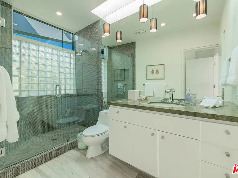 23754 Malibu Rd — Photo 31
