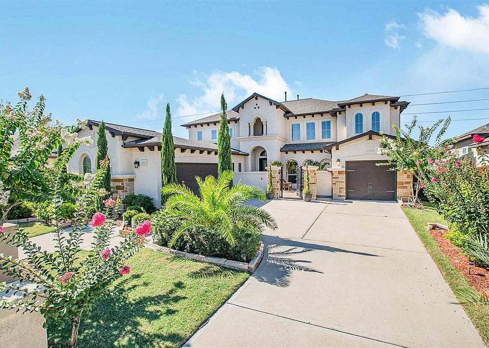 Stunning custom home in Aliana.