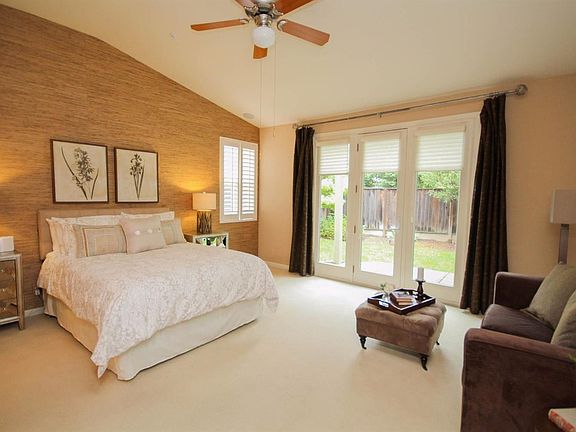 3rd image of 492 Mountain Meadows Dr