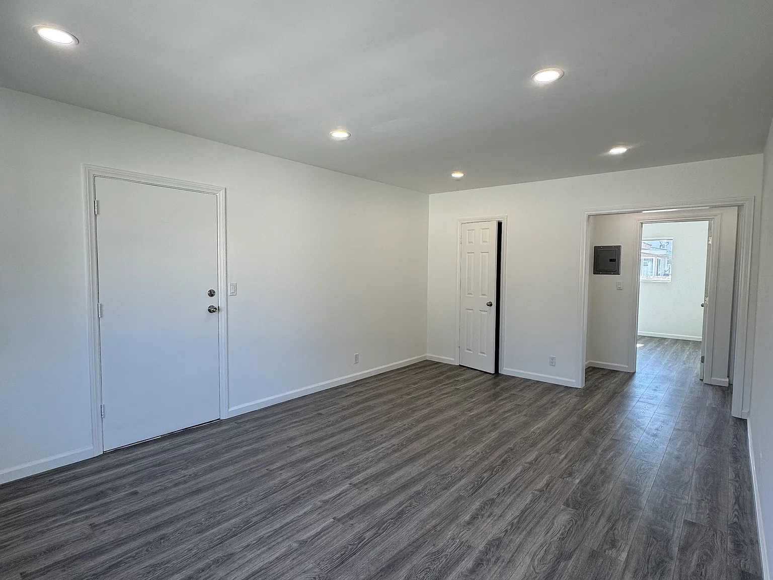2 bed, 850 sqft, $2,295 — Photo 4