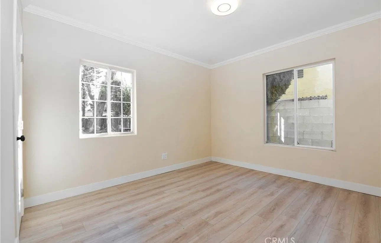 7032 Crebs Ave — Photo 3