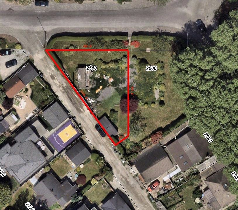 1st image of 2560 Wellington Cres