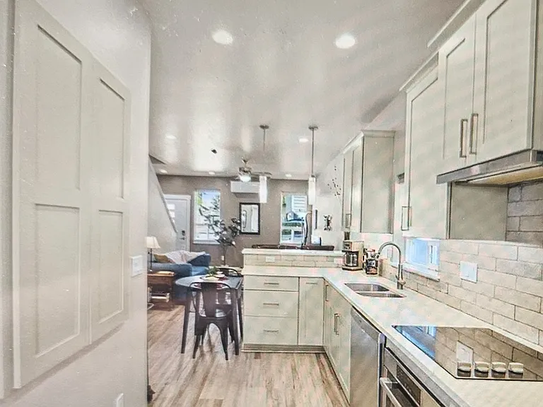 1718 N Solomon Ct — Photo 9