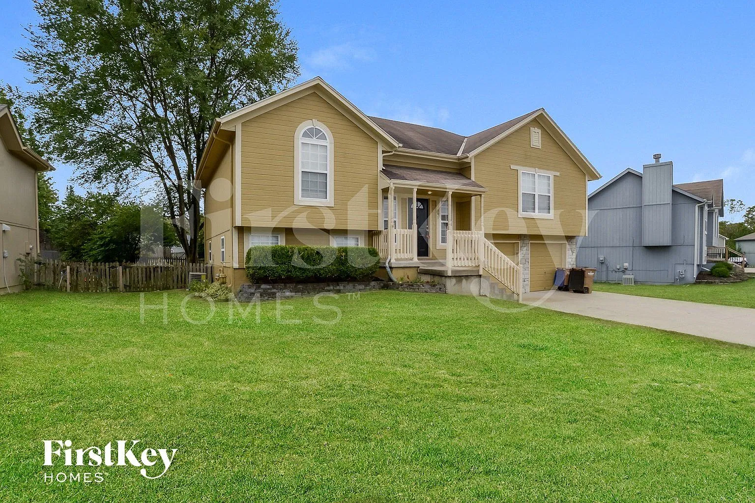 3 bed, 3.0 bath, 1850 sqft, $2,340 — Photo 2