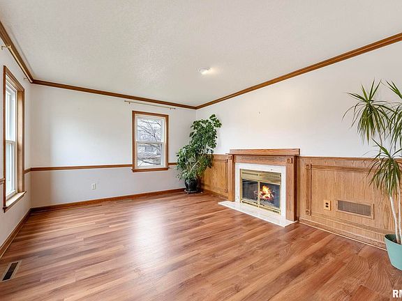 3rd image of 4404 N Thornwood Ave