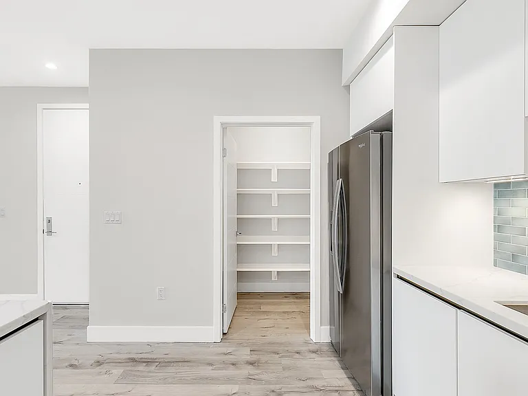5820 La Mirada Ave #302 — Photo 5