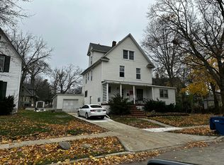 223 W Locust St #5, Dekalb, IL 60115