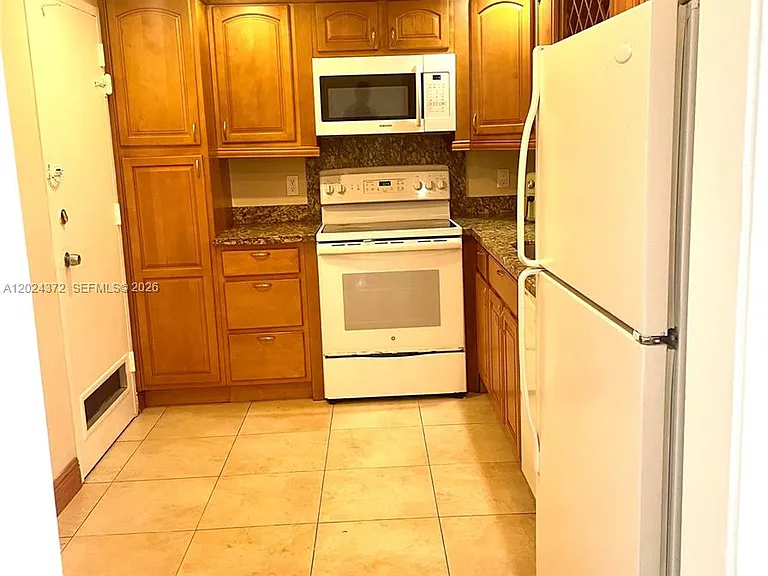 400 Kings Point Dr #829 — Photo 3