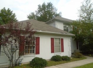 6 Westwinds Dr, West Windsor, NJ 08550