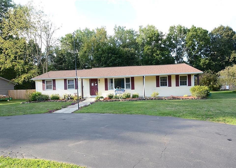 1st image of 11 Francis Dr