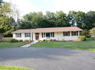11 Francis Dr, Penfield, NY 14526