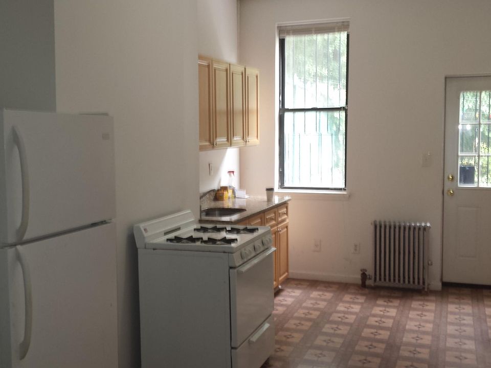 2nd image of 309 Wilson Ave APT 1L